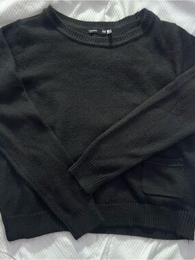 H&M Woman Black Crewneck Pullover Knit Sweater with Front Pocket Size L
